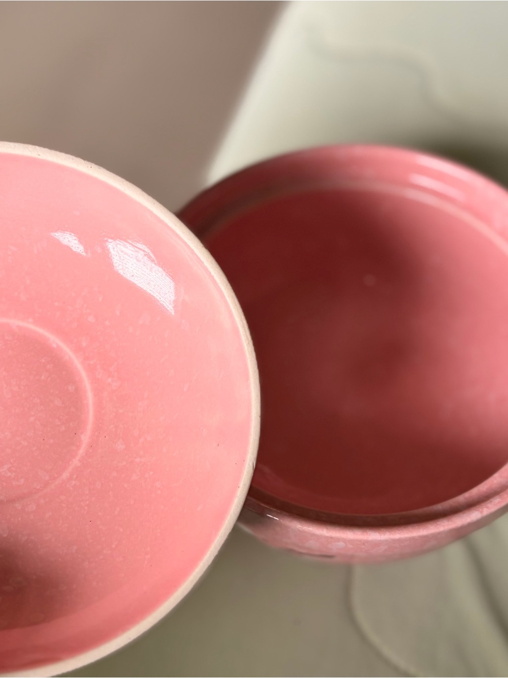 Traditional Oriental Pink Cherry Blossom Rice Bowl with Cover - Picture 3 of 10